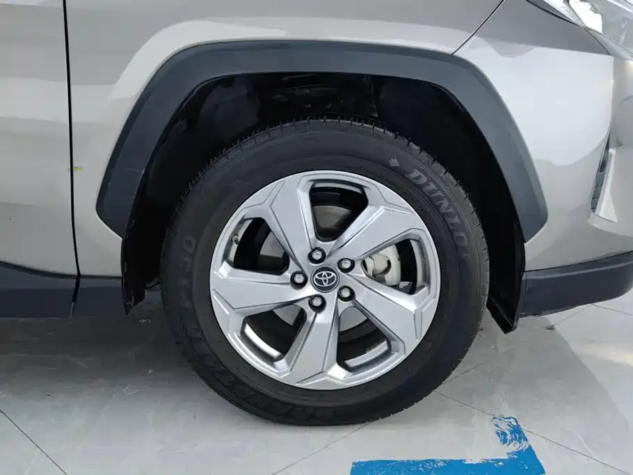 Toyota RAV4 — фото 2
