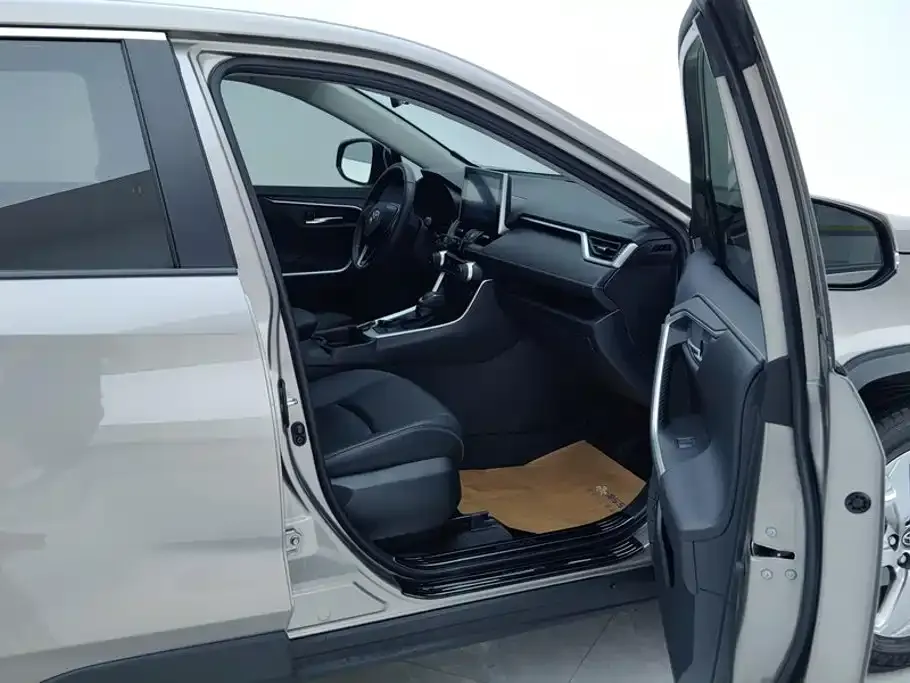 Toyota RAV4 — фото 4