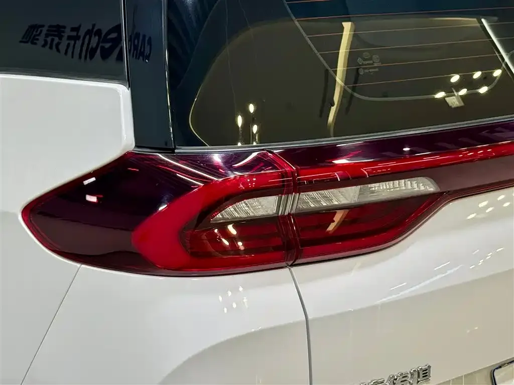 GAC Motor Trumpchi M6 — фото 10