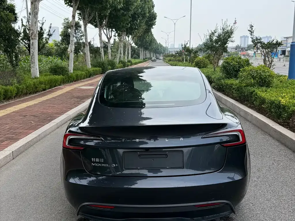 Tesla Model 3 — фото 3