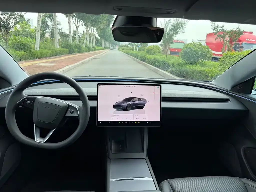 Tesla Model 3 — фото 10