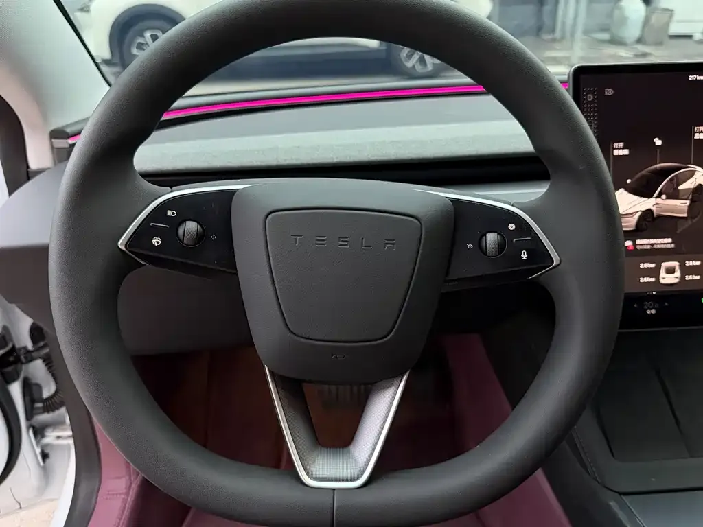 Tesla Model 3 — фото 3
