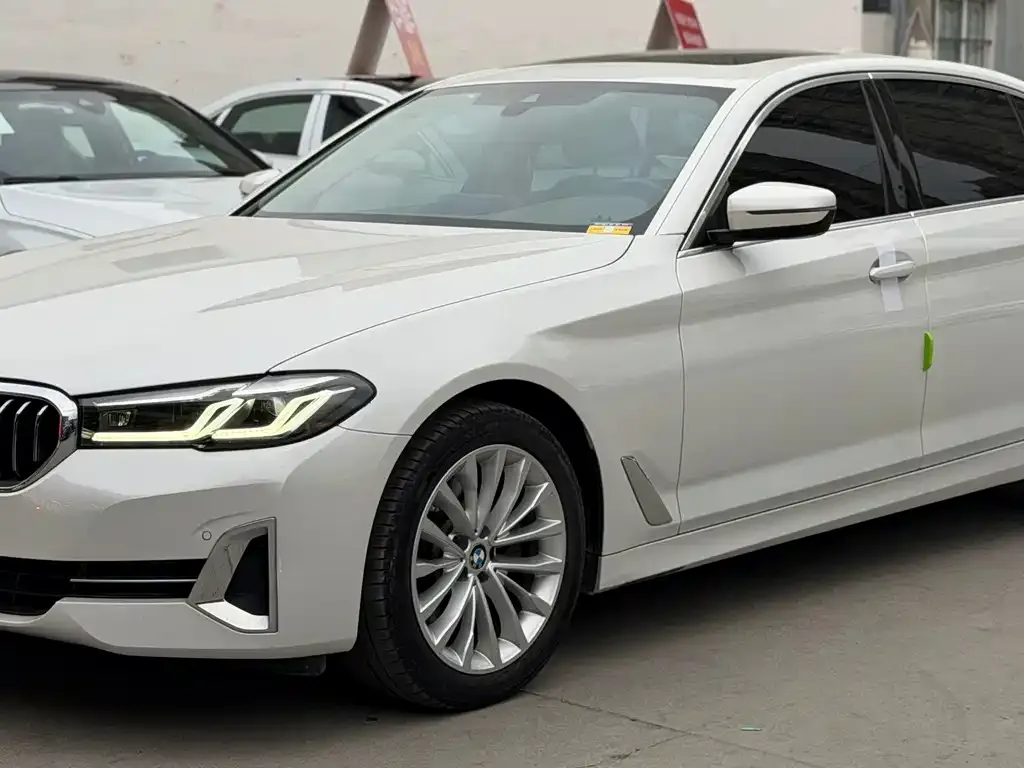 BMW 5 Series — фото 1