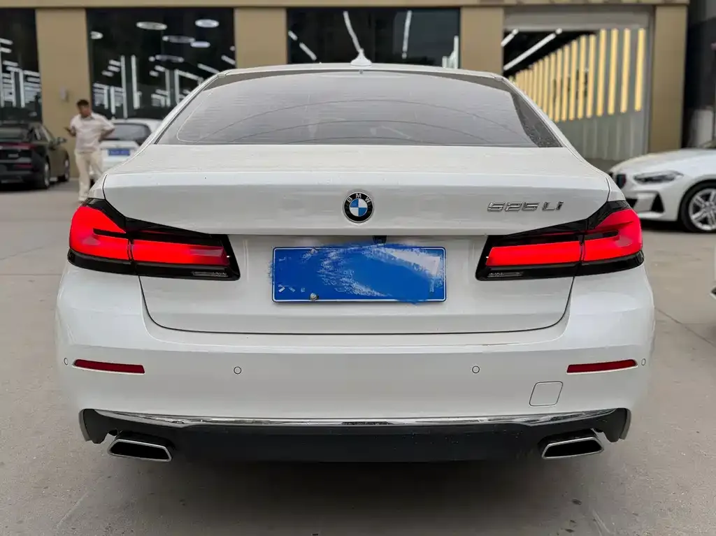 BMW 5 Series — фото 4