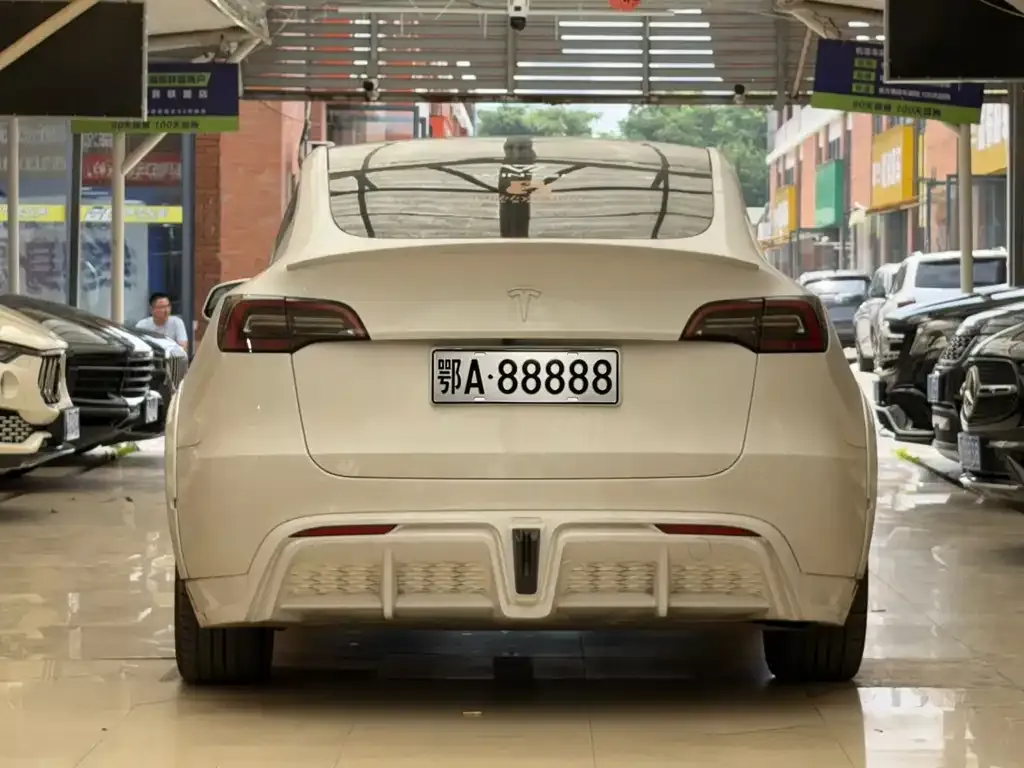 Tesla Model Y — фото 8