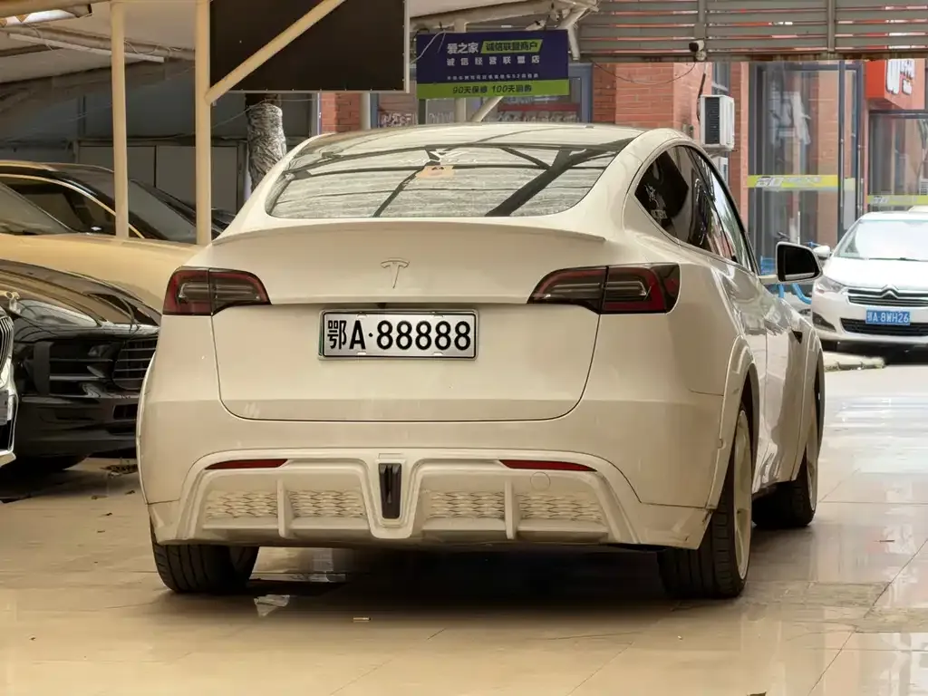 Tesla Model Y — фото 5