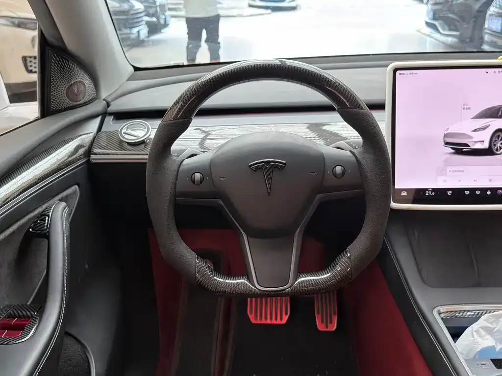 Tesla Model Y — фото 6