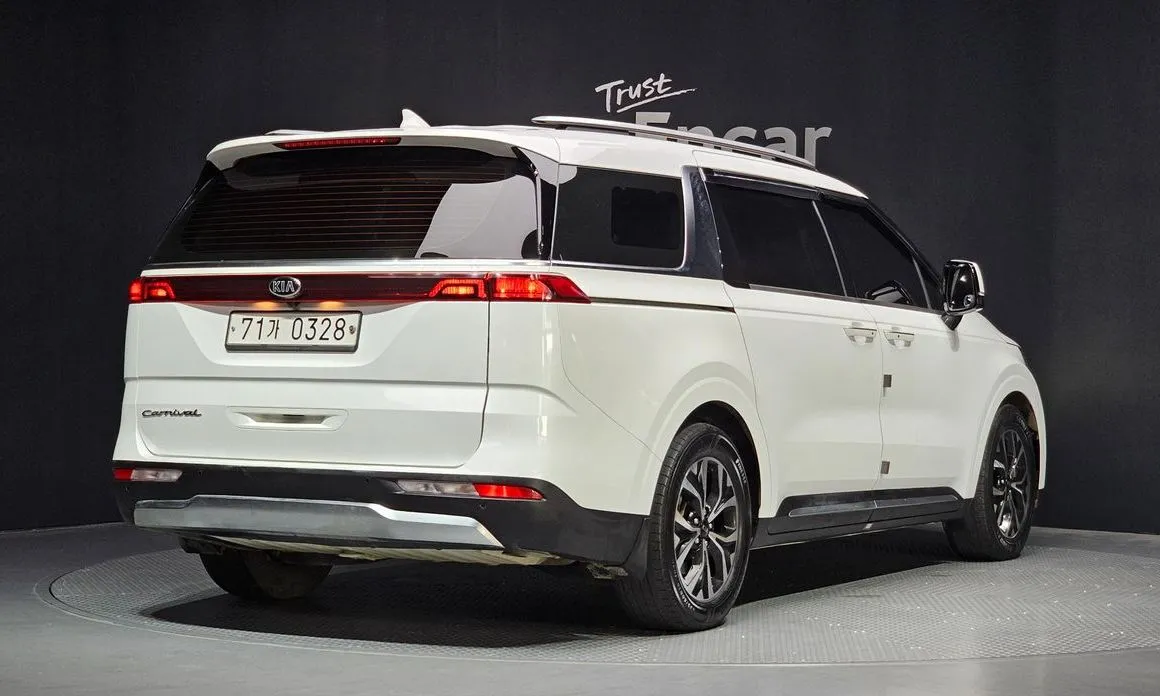 Kia Carnival — фото 5