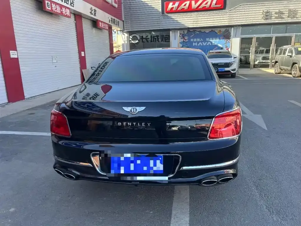 Bentley Flying Spur — фото 2