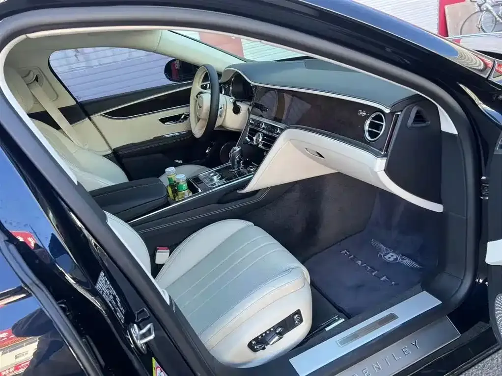 Bentley Flying Spur — фото 3