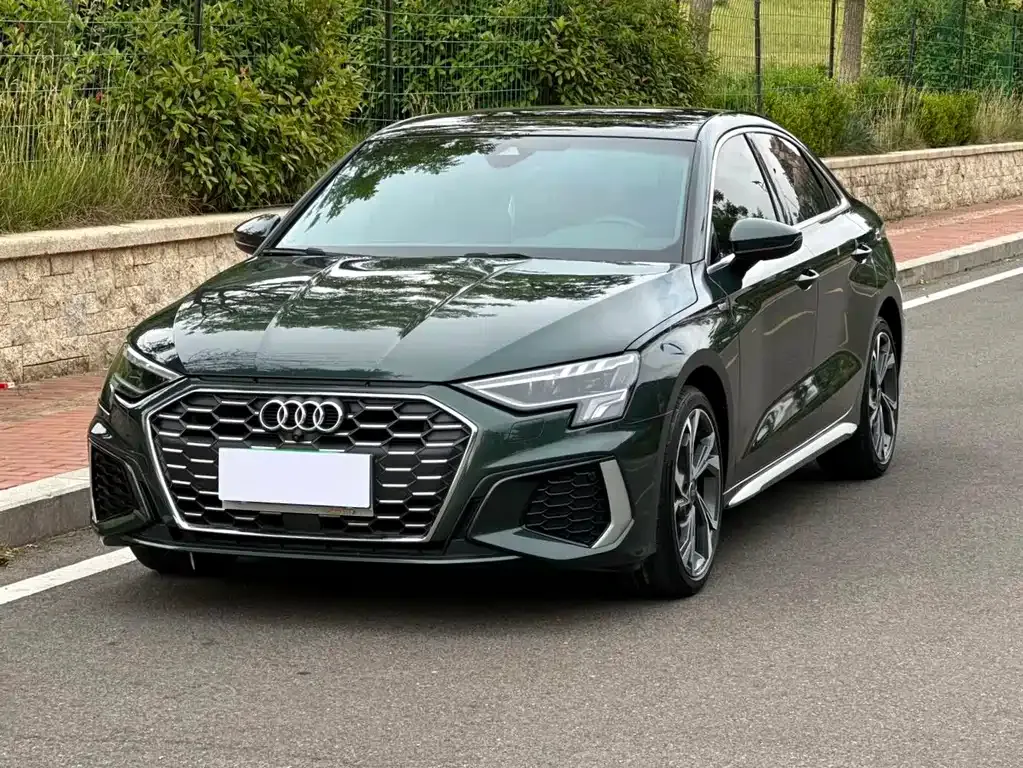 Audi A3 — фото 1