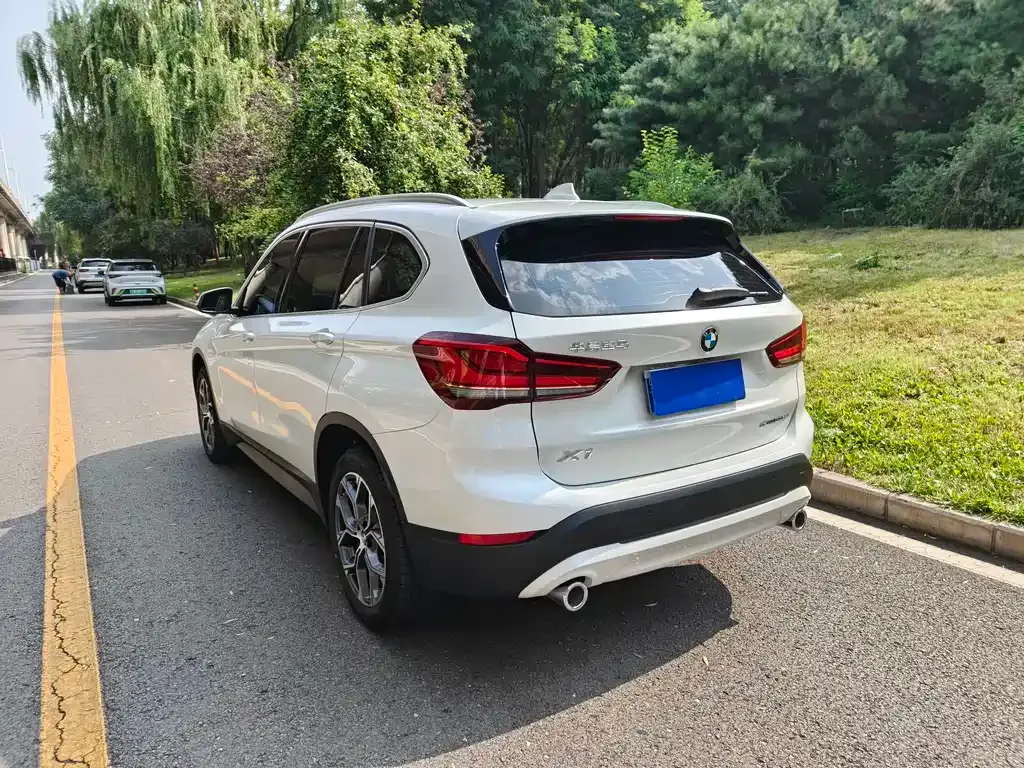 BMW X1 — фото 9