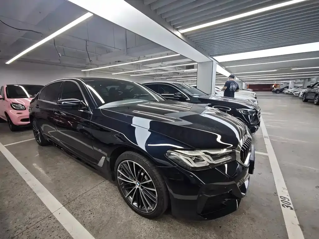 BMW 5 Series — фото 1