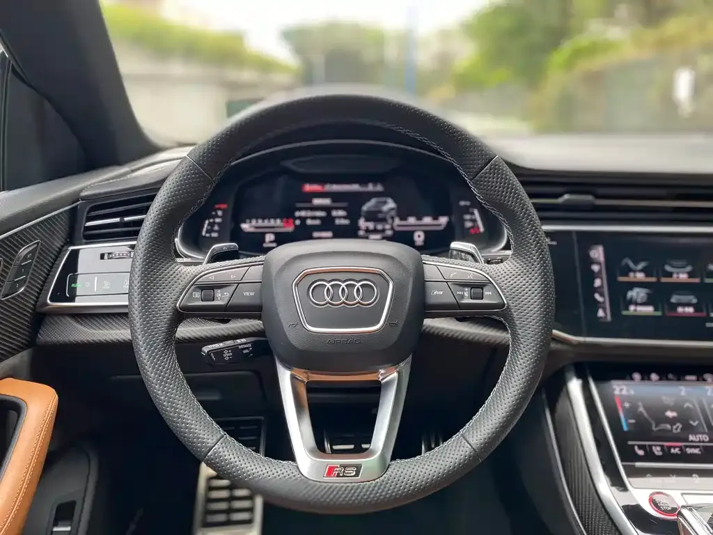 Audi RS Q8 — фото 2