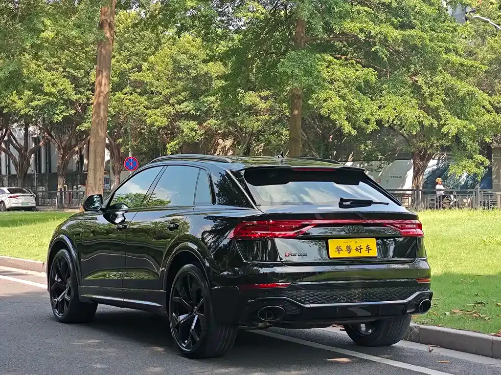 Audi RS Q8 — фото 9