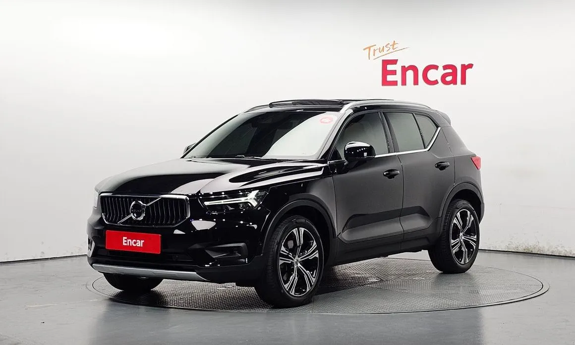 Volvo XC40 — фото 1