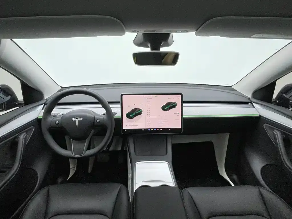 Tesla Model Y — фото 10