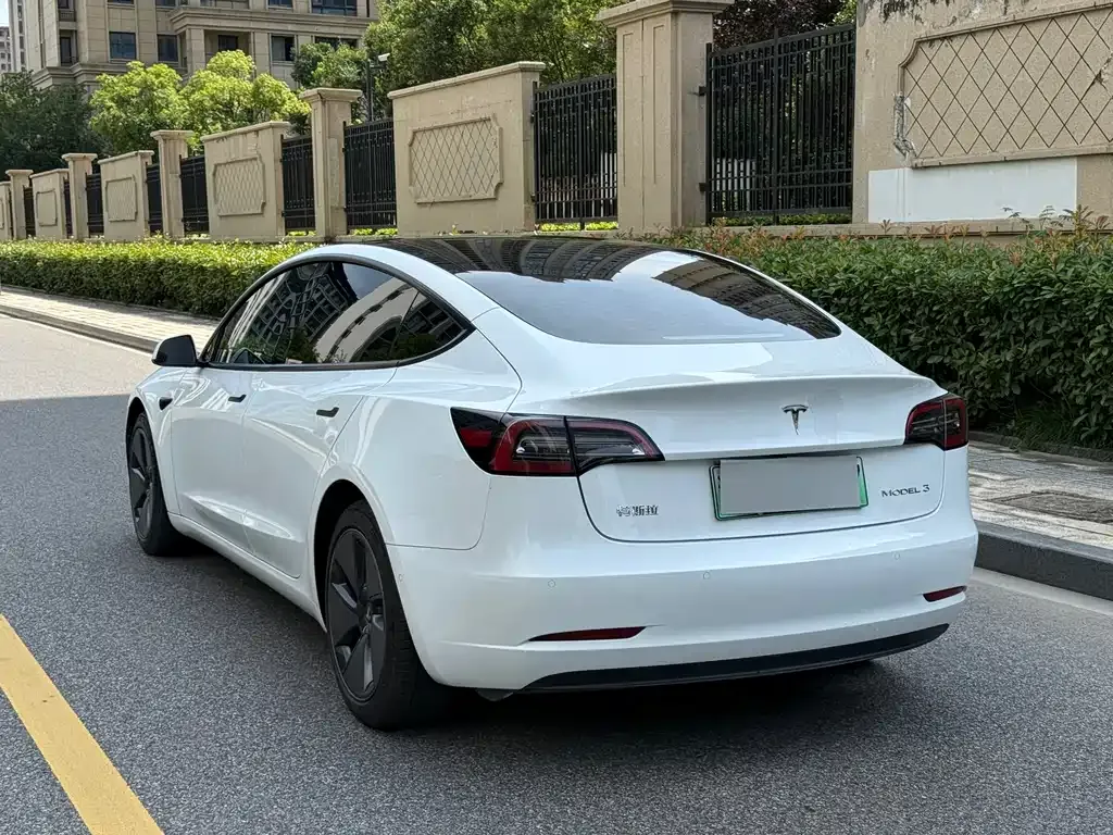 Tesla Model 3 — фото 9