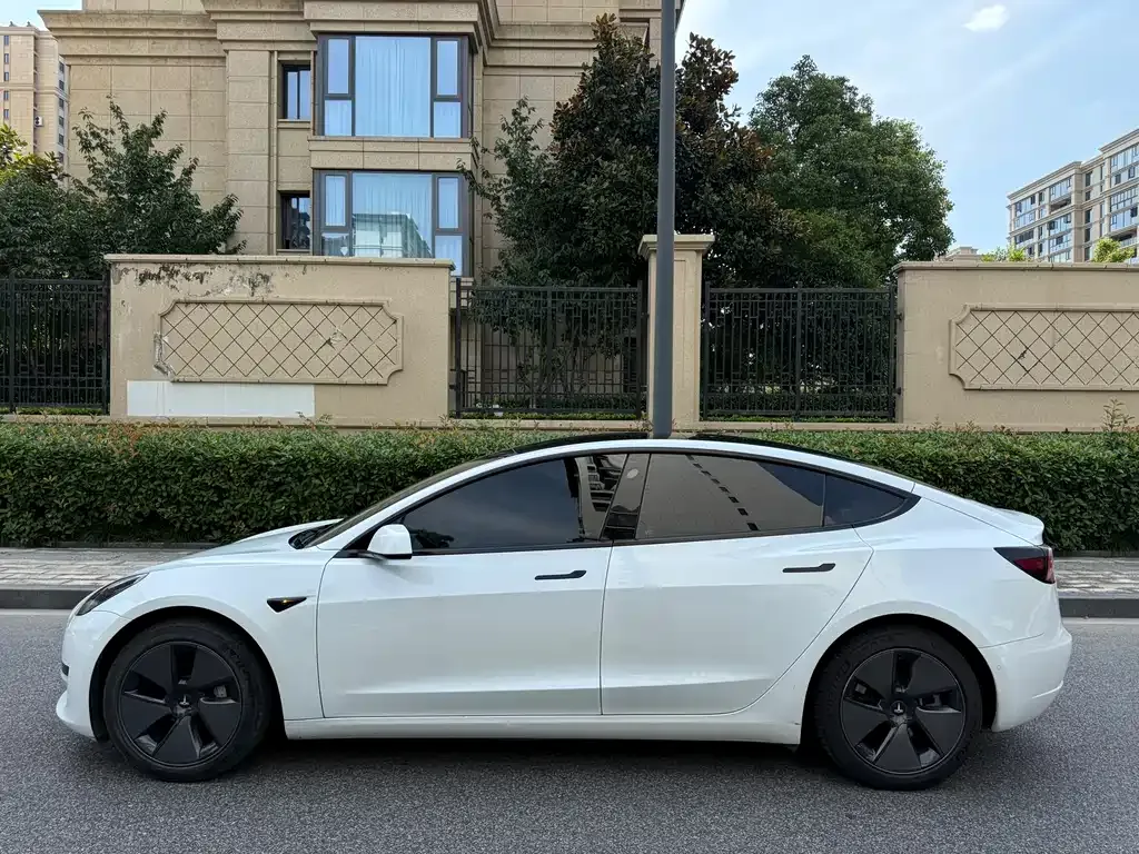 Tesla Model 3 — фото 10