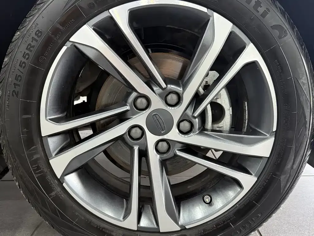 Geely Binyue — фото 10
