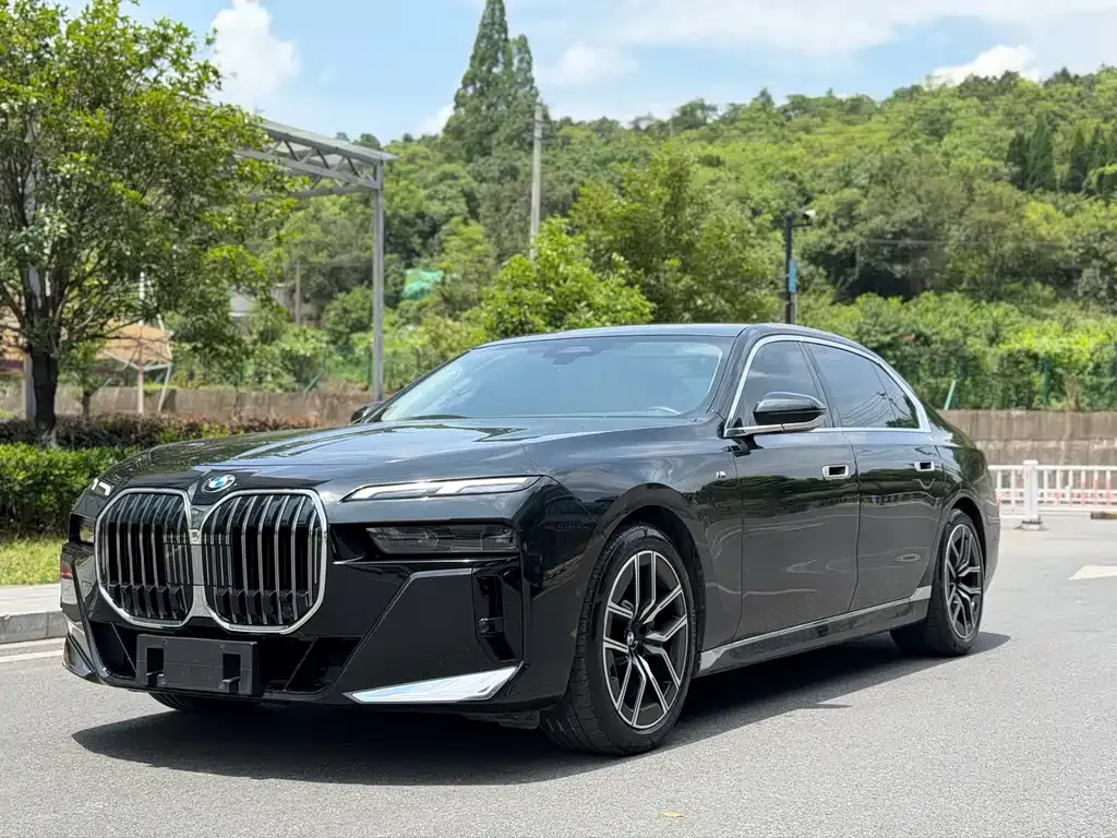 BMW 7 Series — фото 1