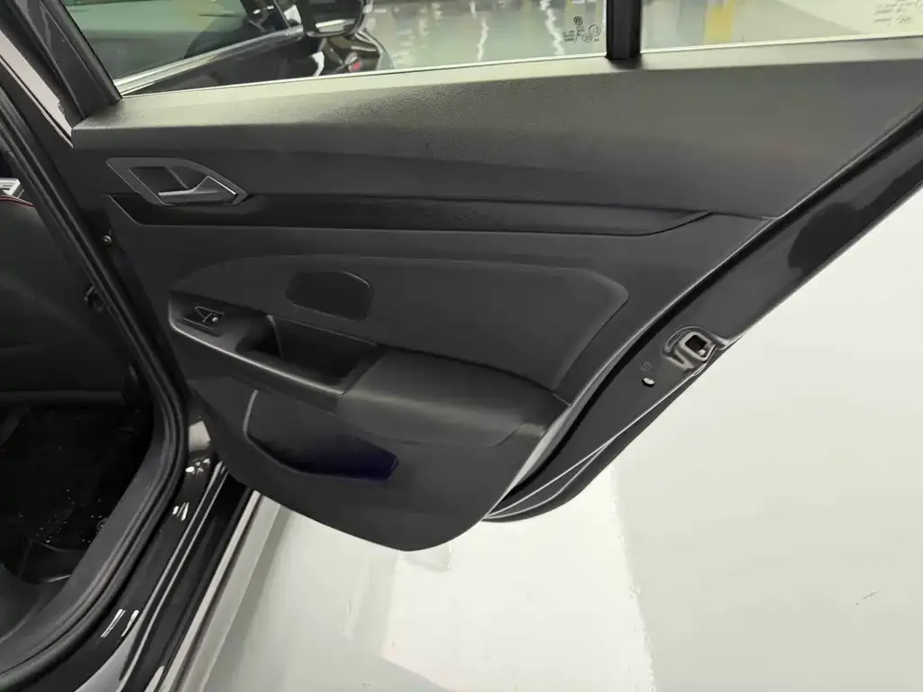 Volkswagen Golf GTI 2024 из CN, фото 3
