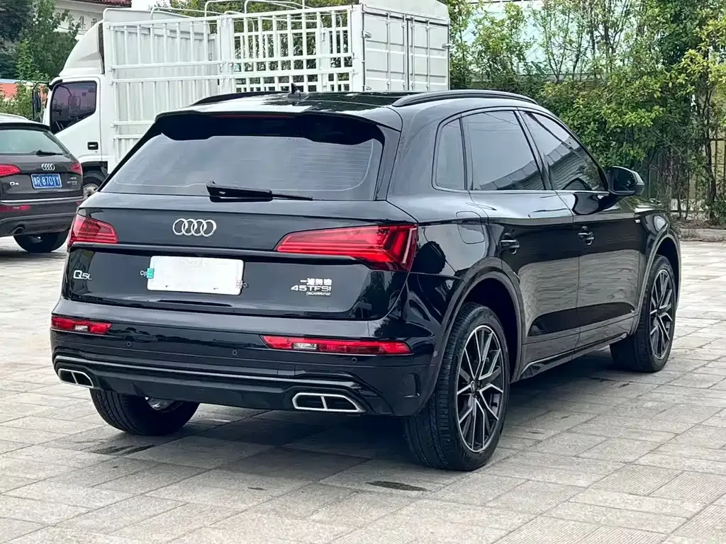 Audi Q5L — фото 7