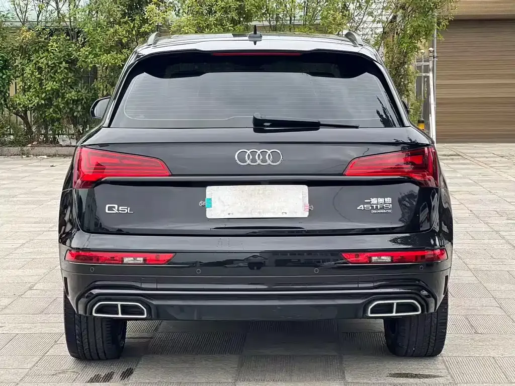 Audi Q5L — фото 10