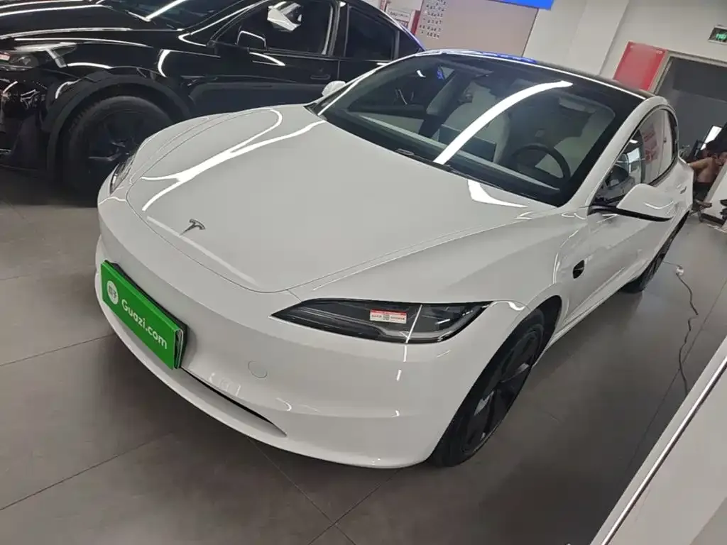 Tesla Model 3 — фото 1