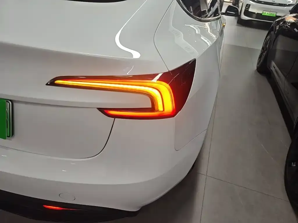 Tesla Model 3 — фото 2