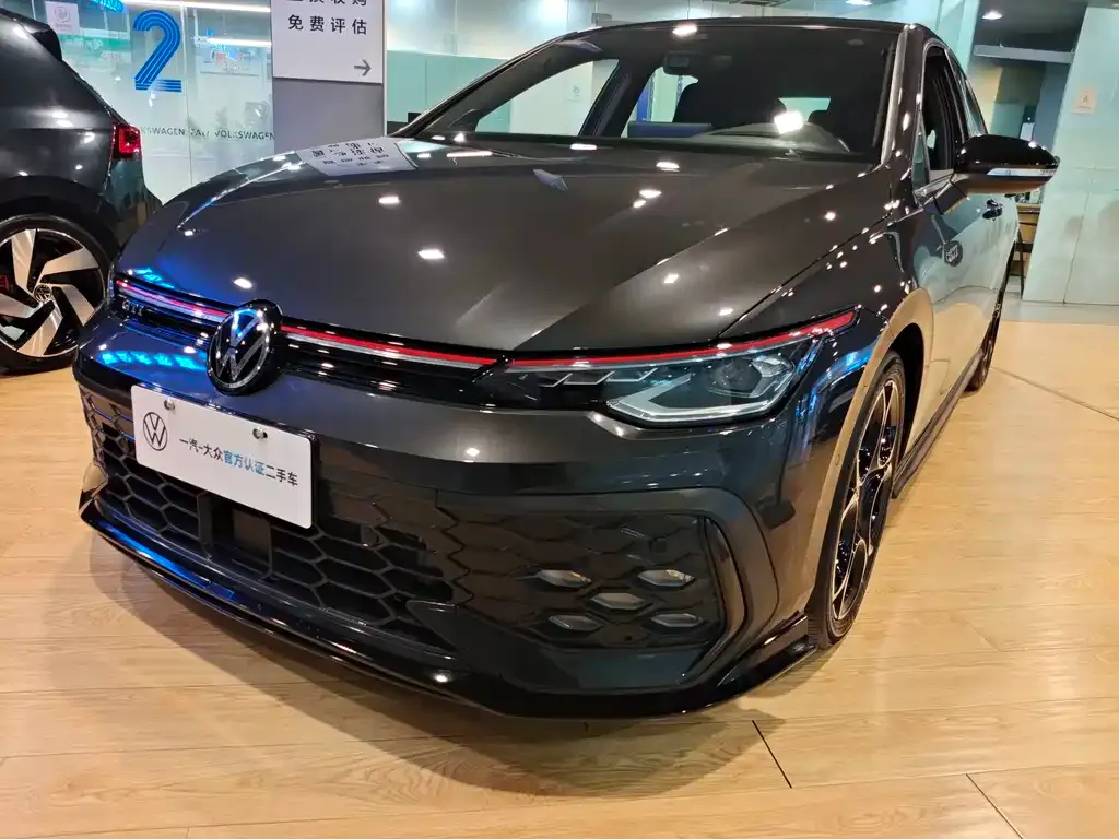 Volkswagen Golf GTI — фото 1
