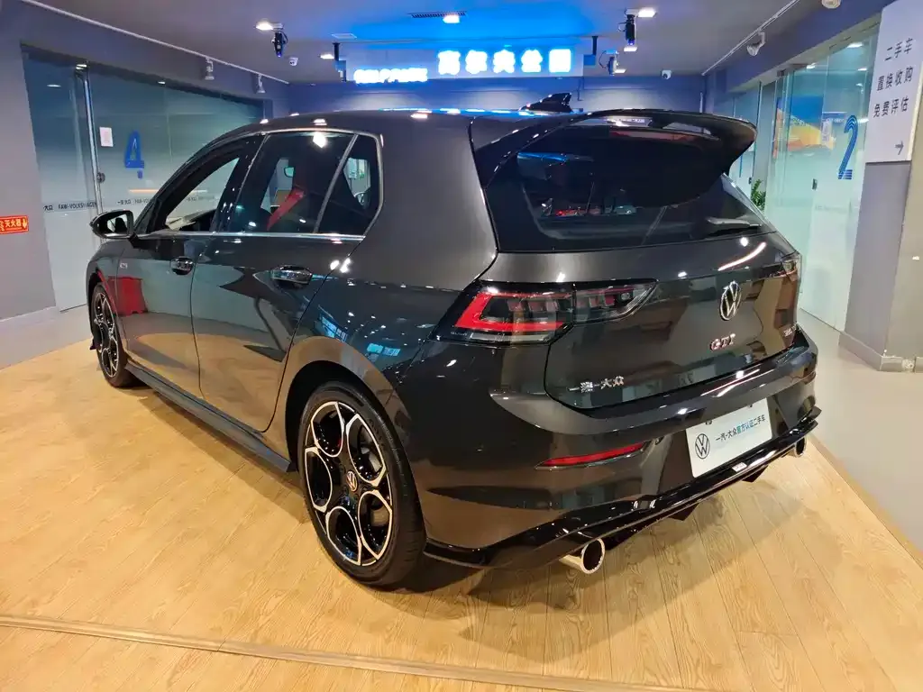 Volkswagen Golf GTI — фото 3