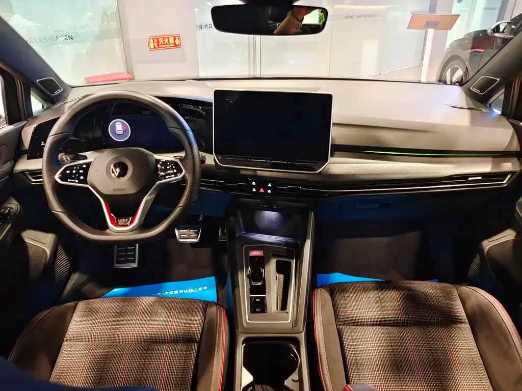 Volkswagen Golf GTI — фото 4