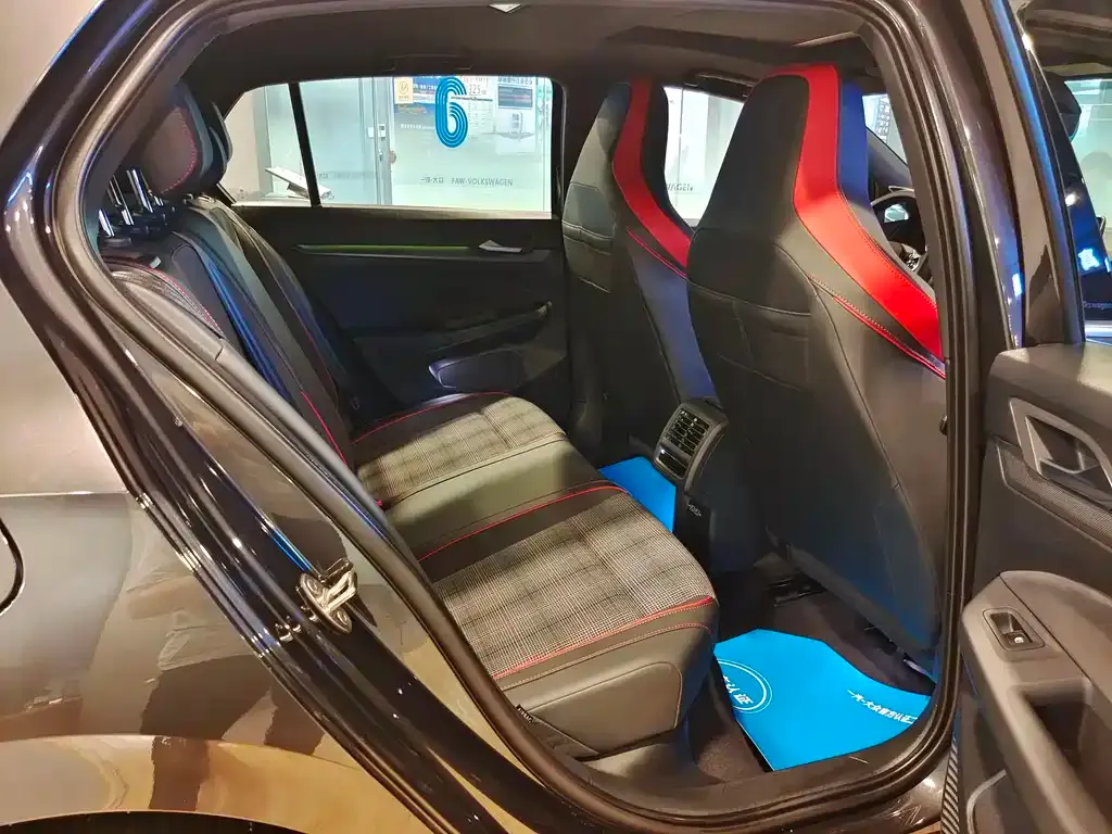 Volkswagen Golf GTI — фото 5