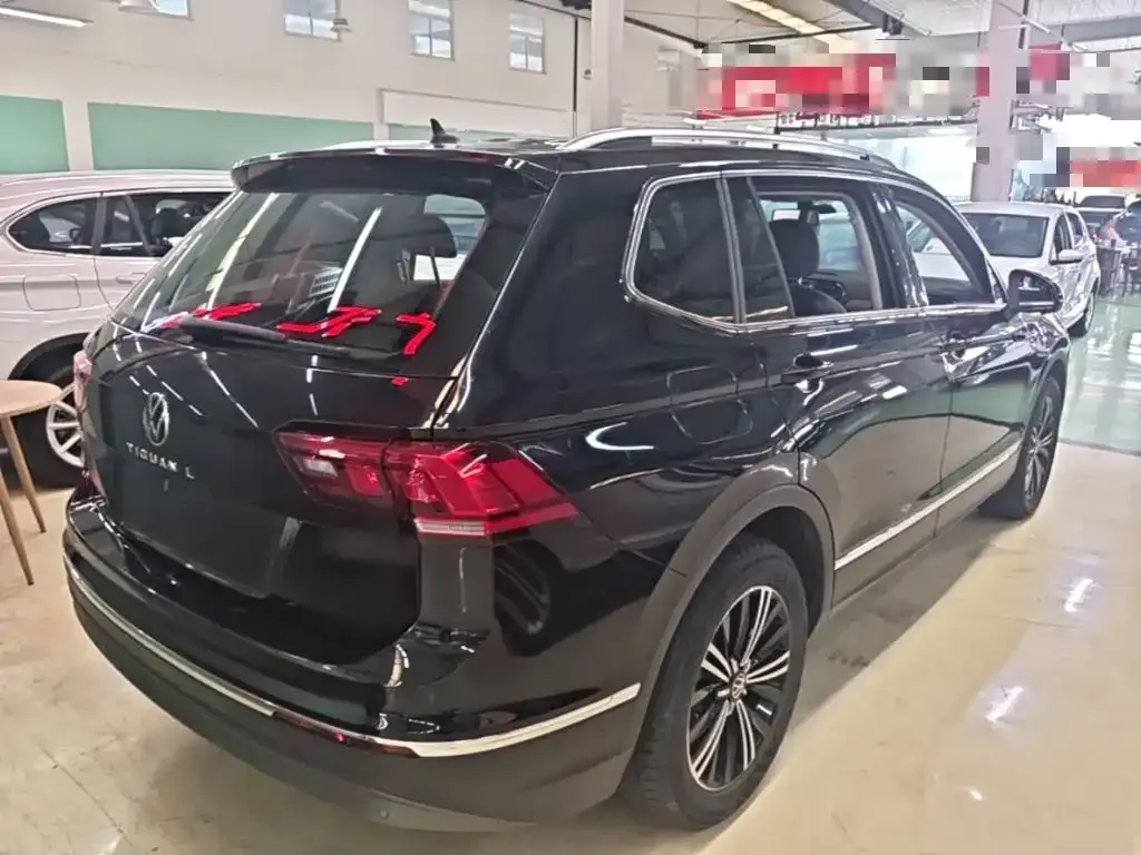 Volkswagen Tiguan L — фото 9