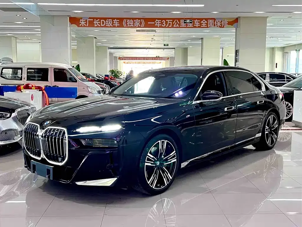 BMW 7 Series — фото 1