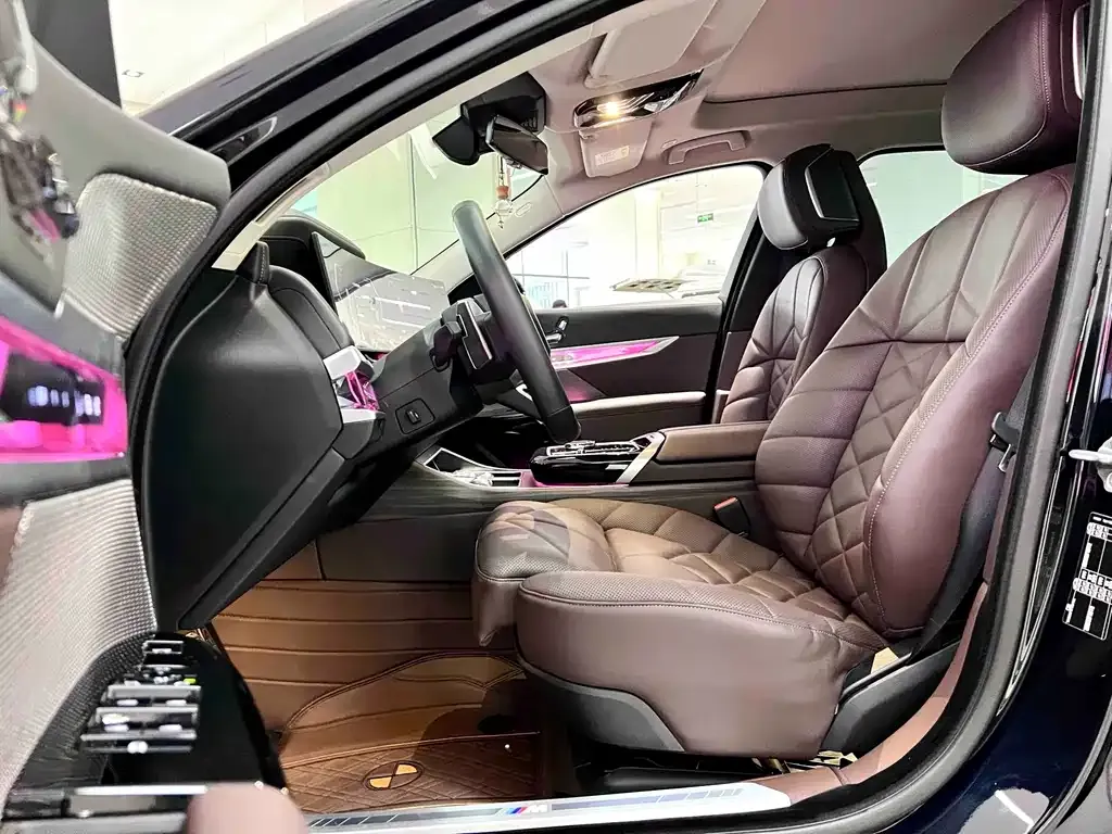 BMW 7 Series — фото 10