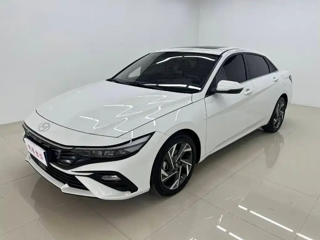 Hyundai Elantra — фото 1