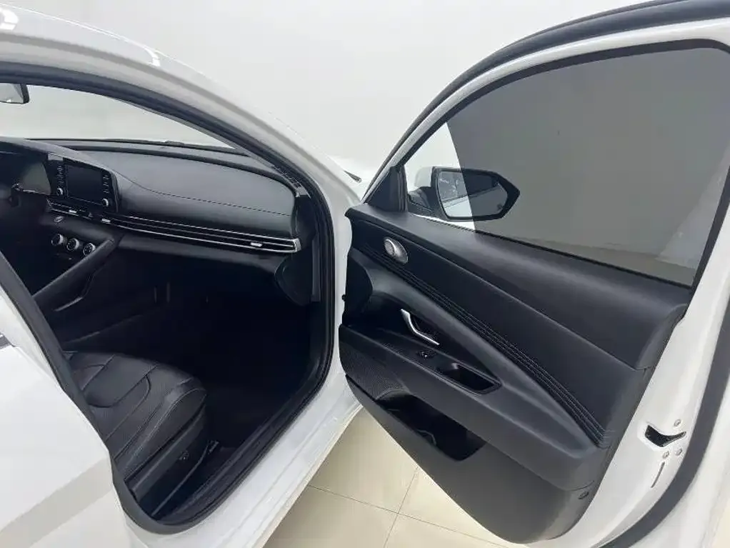 Hyundai Elantra — фото 2
