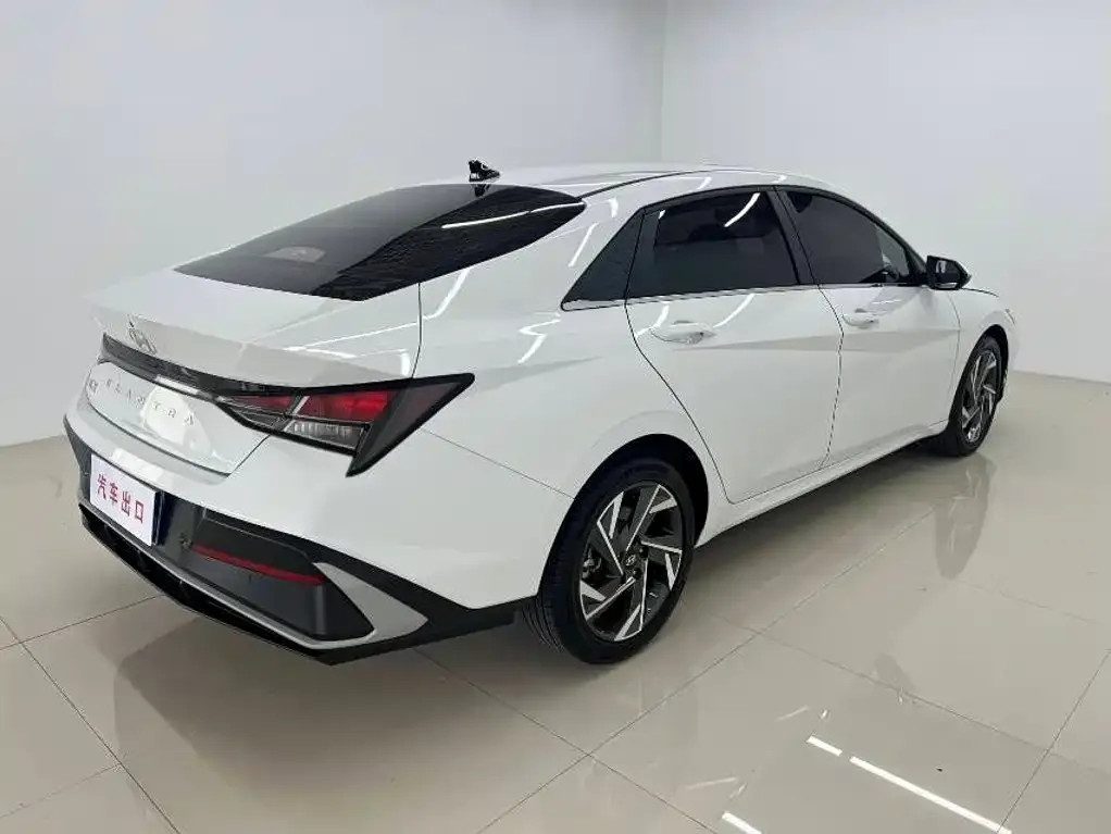 Hyundai Elantra — фото 6