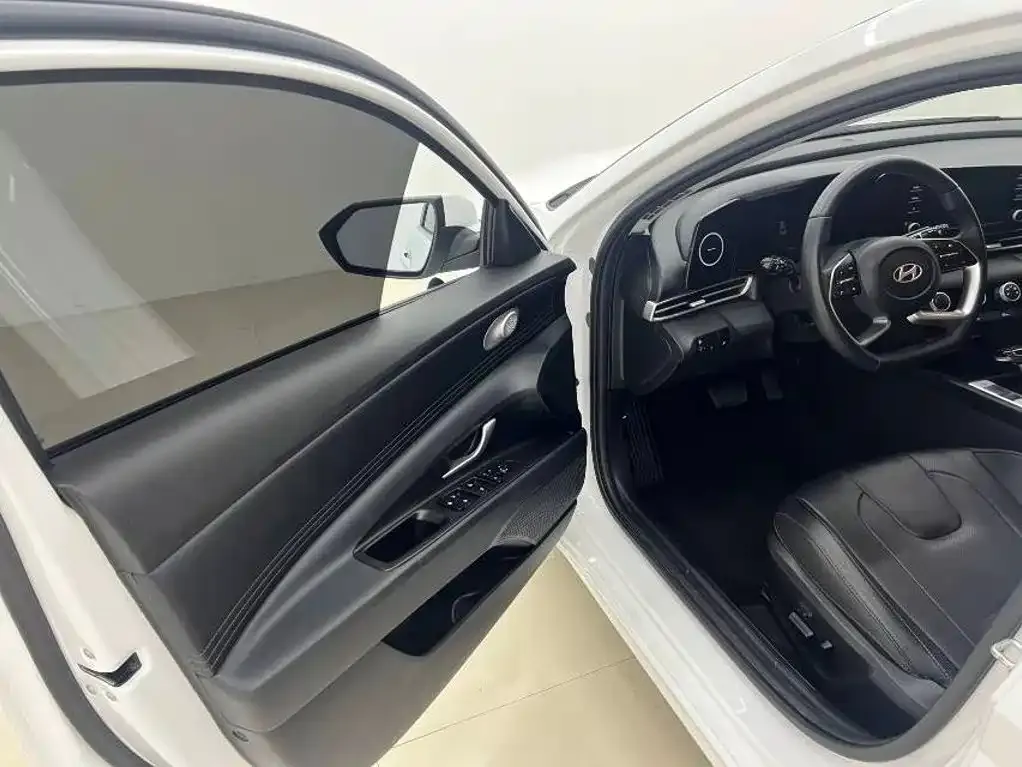 Hyundai Elantra — фото 10