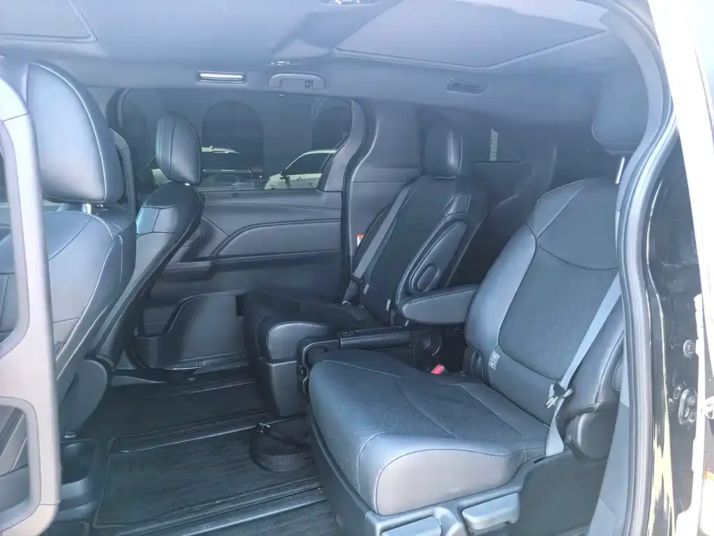 Toyota Granvia — фото 6