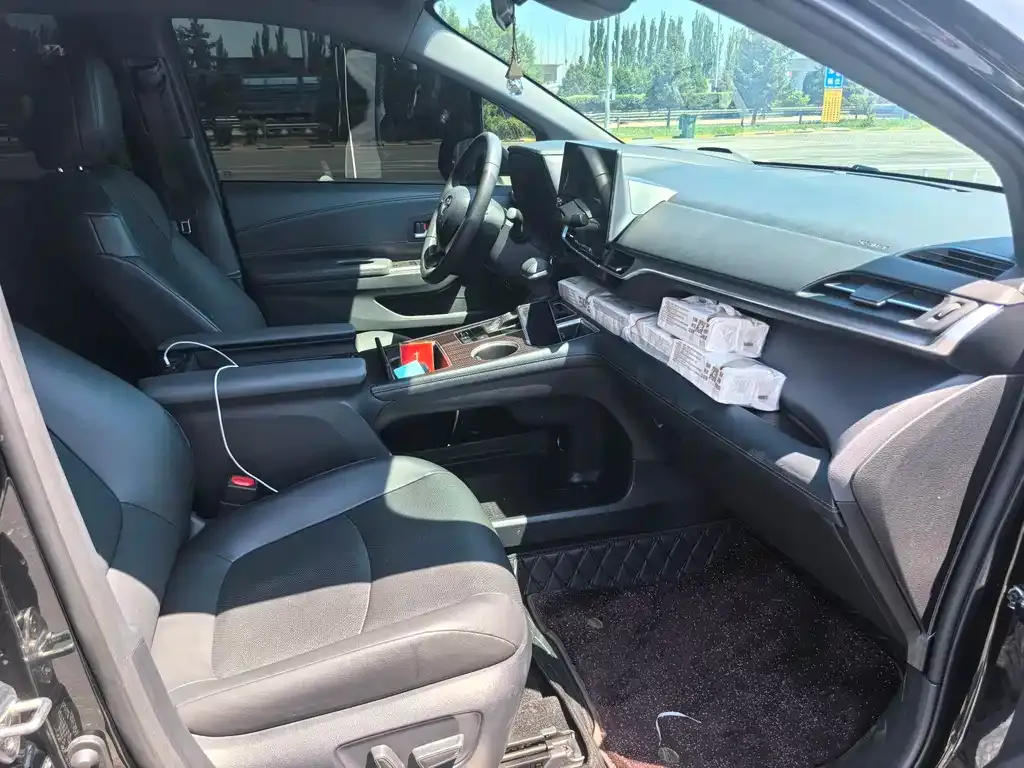 Toyota Granvia — фото 10