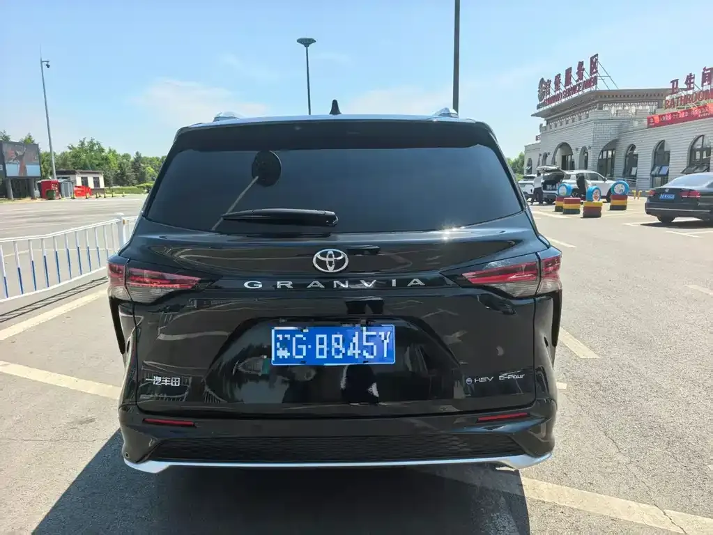 Toyota Granvia — фото 9