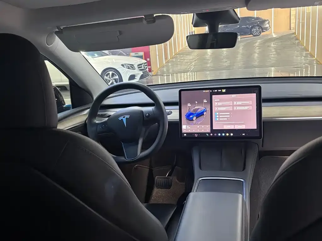 Tesla Model Y — фото 6
