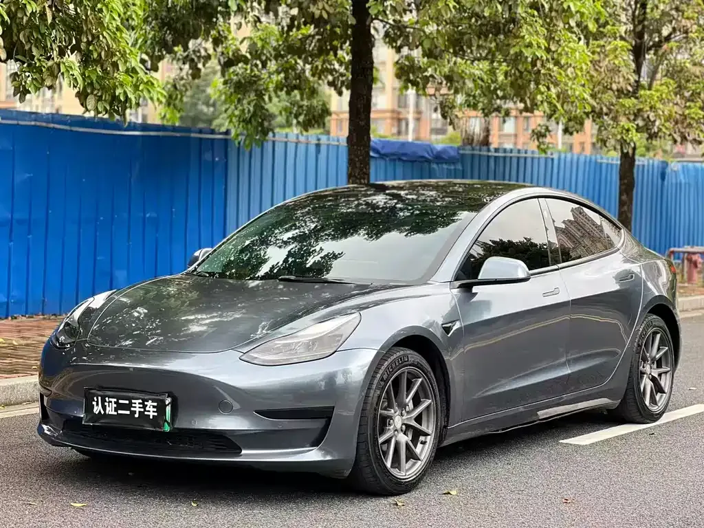 Tesla Model 3 — фото 1
