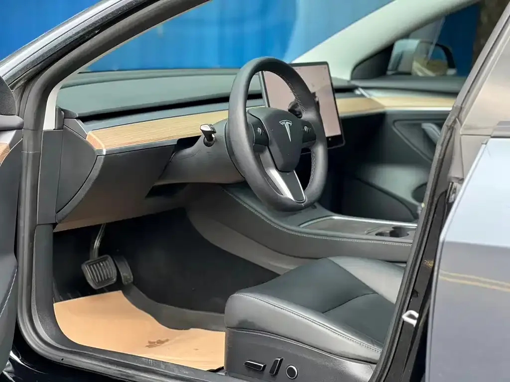 Tesla Model 3 — фото 4