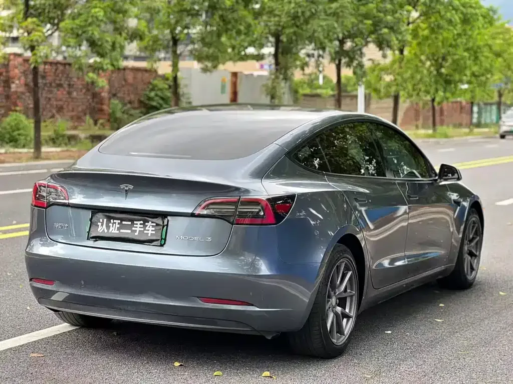 Tesla Model 3 — фото 10
