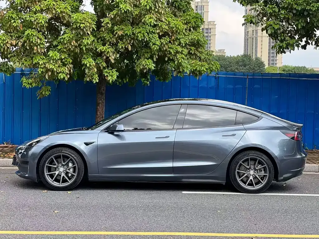 Tesla Model 3 — фото 9