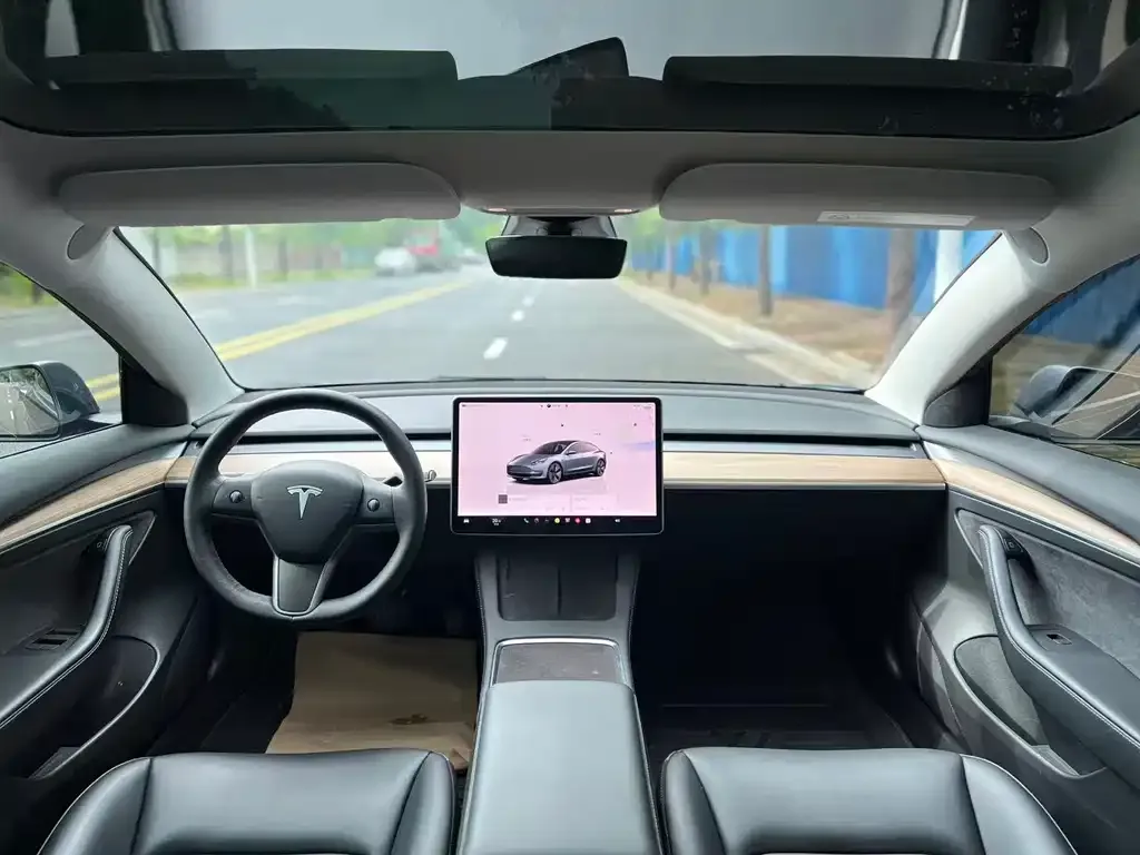 Tesla Model 3 — фото 7